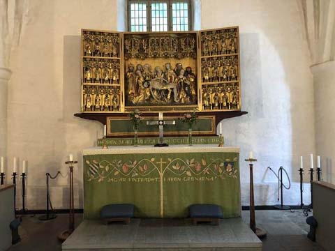 Holzhaus in Söderköping, Göta Kanal Der Altaraufsatz der Laurentii Kirche in Söderköping